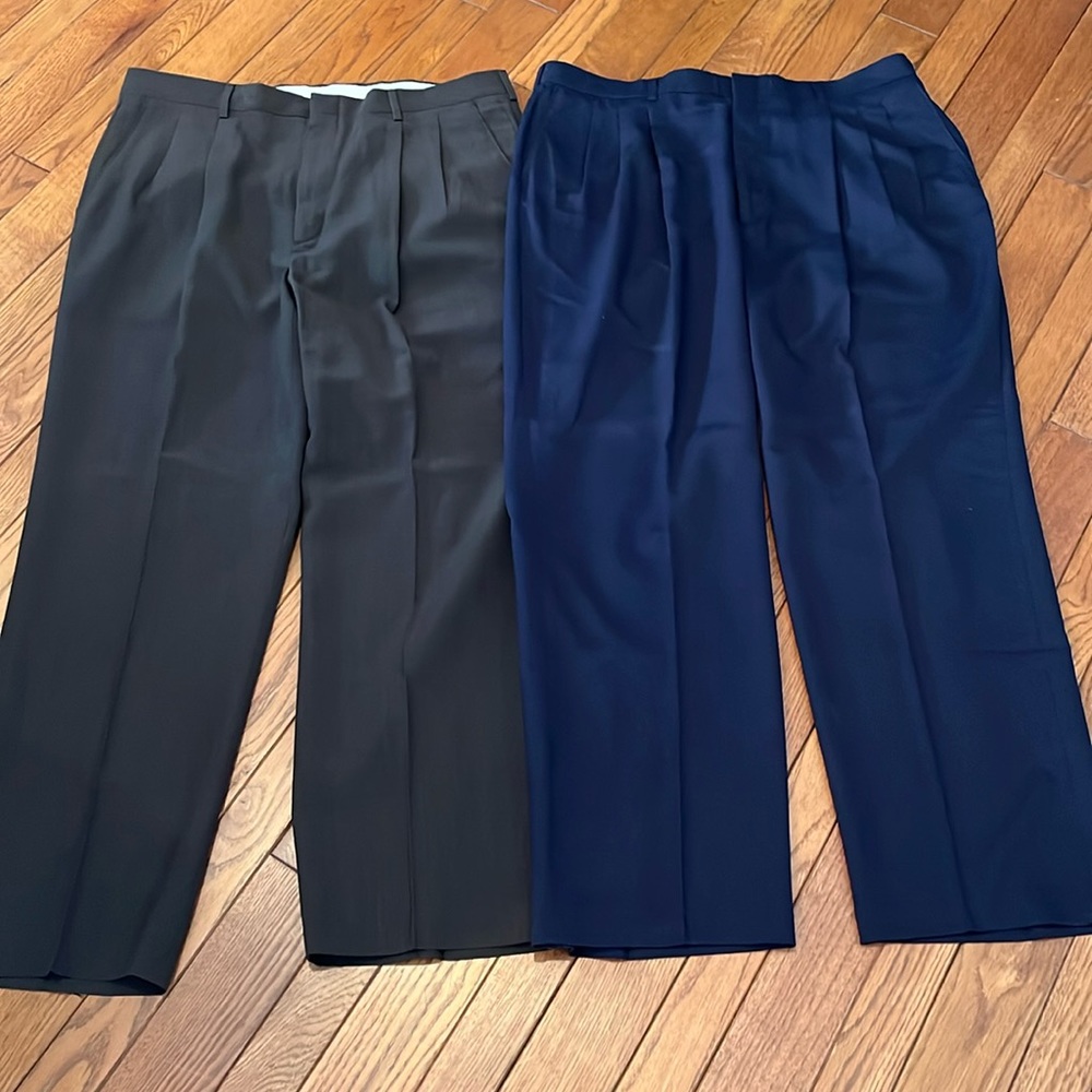 Haggar 2 pairs pleated pants 38X30